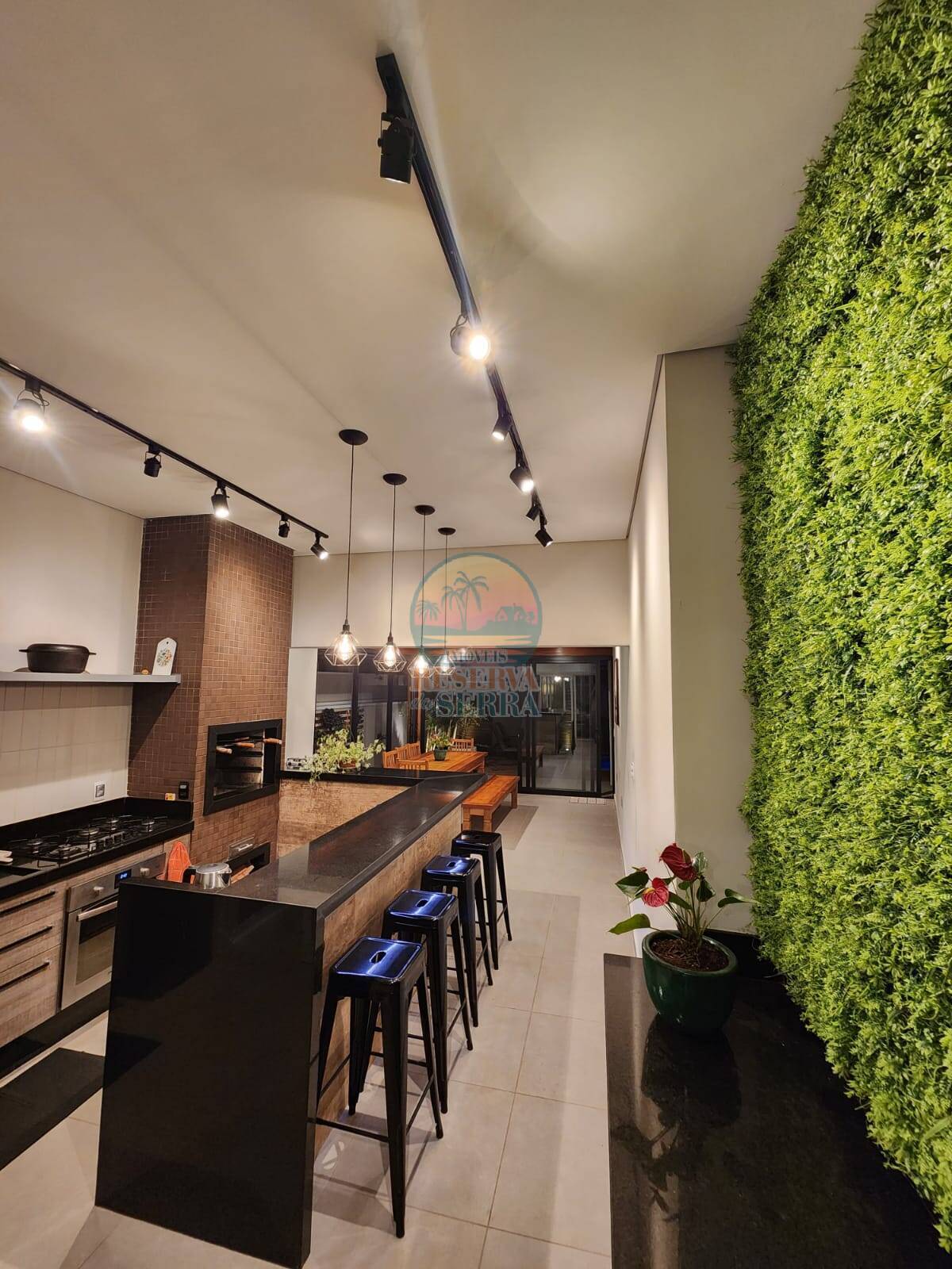 Linda casa estilo minimalista a venda no Reserva da Serra