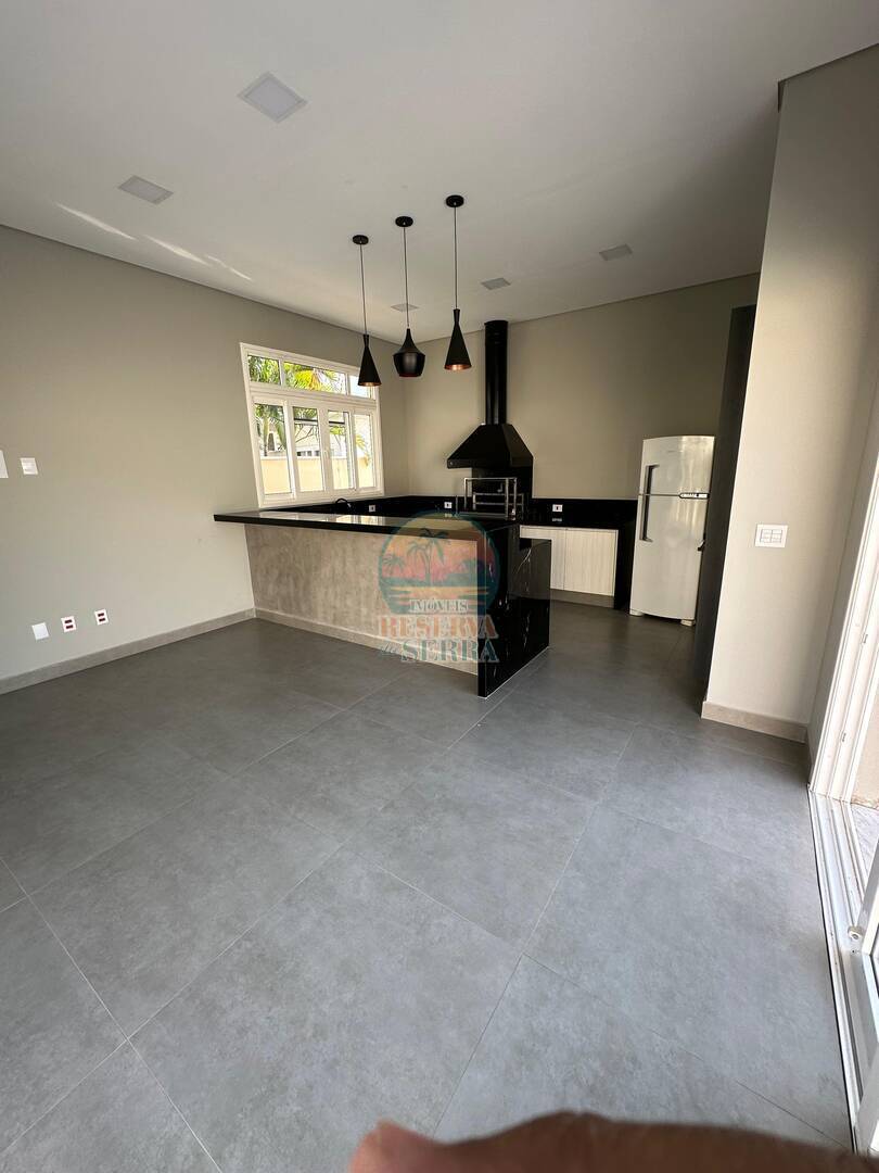 Casa de Condomínio para alugar com 3 quartos, 250m² - Foto 2