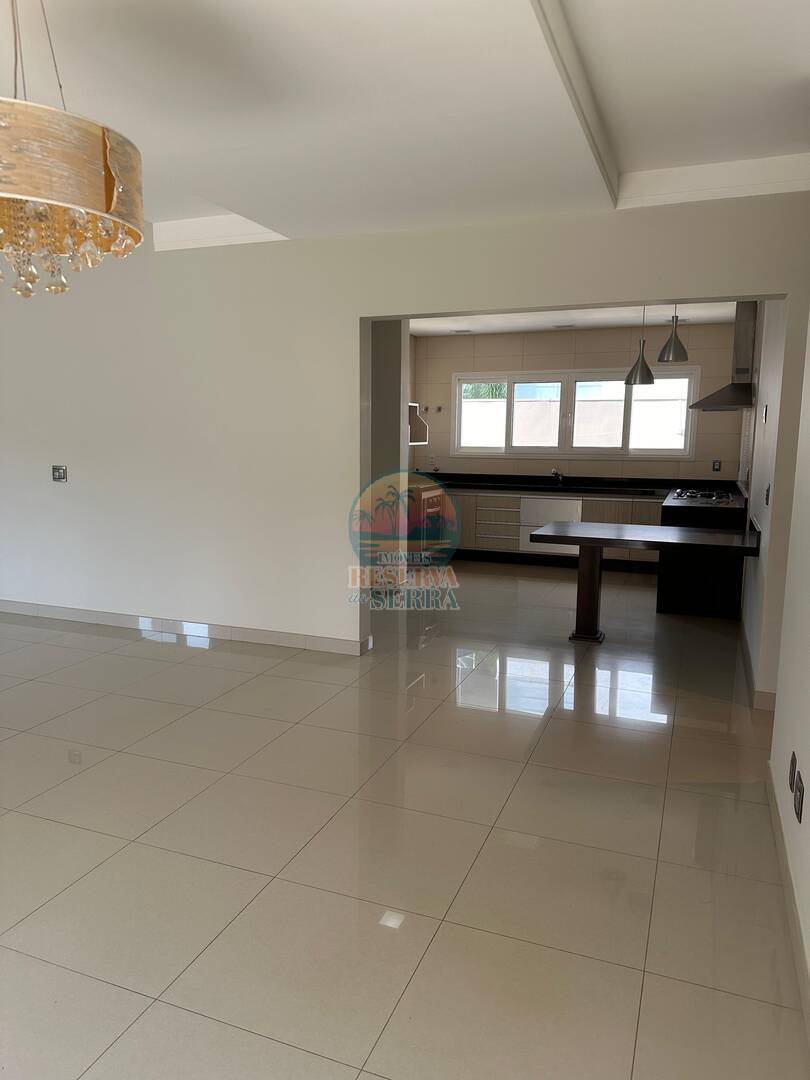 Casa de Condomínio para alugar com 3 quartos, 250m² - Foto 4