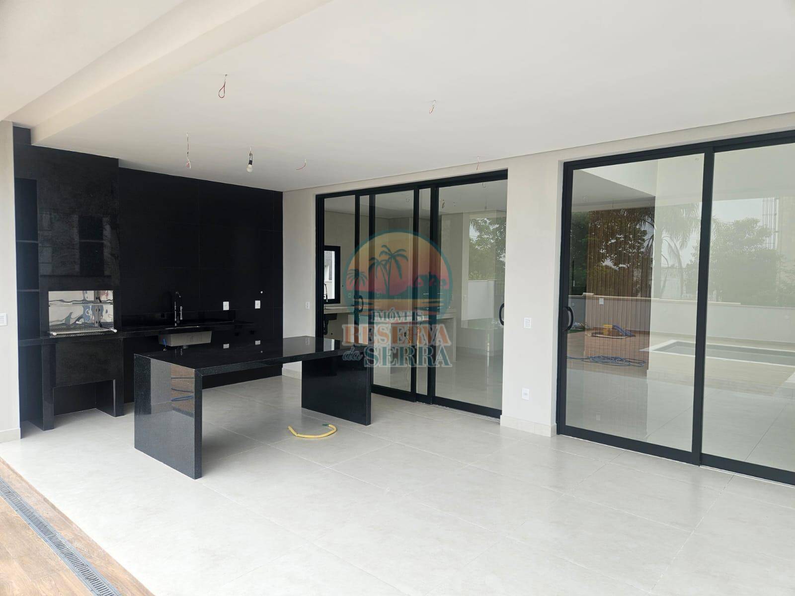 Casa de Condomínio à venda com 4 quartos, 157m² - Foto 1