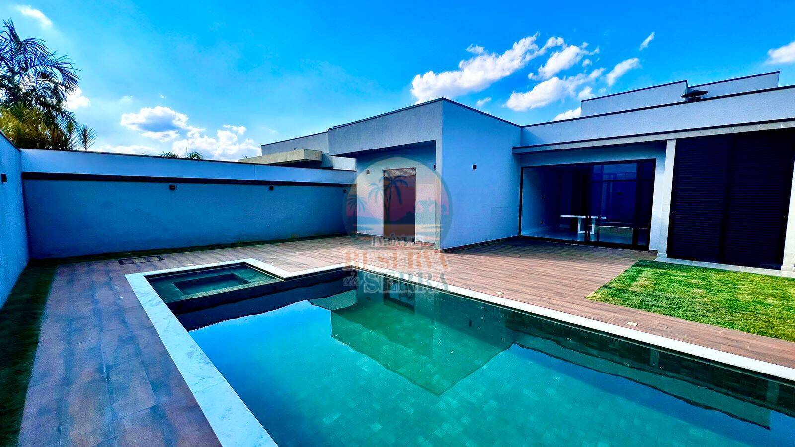 Nova casa moderna a venda no condomínio Reserva da Serra