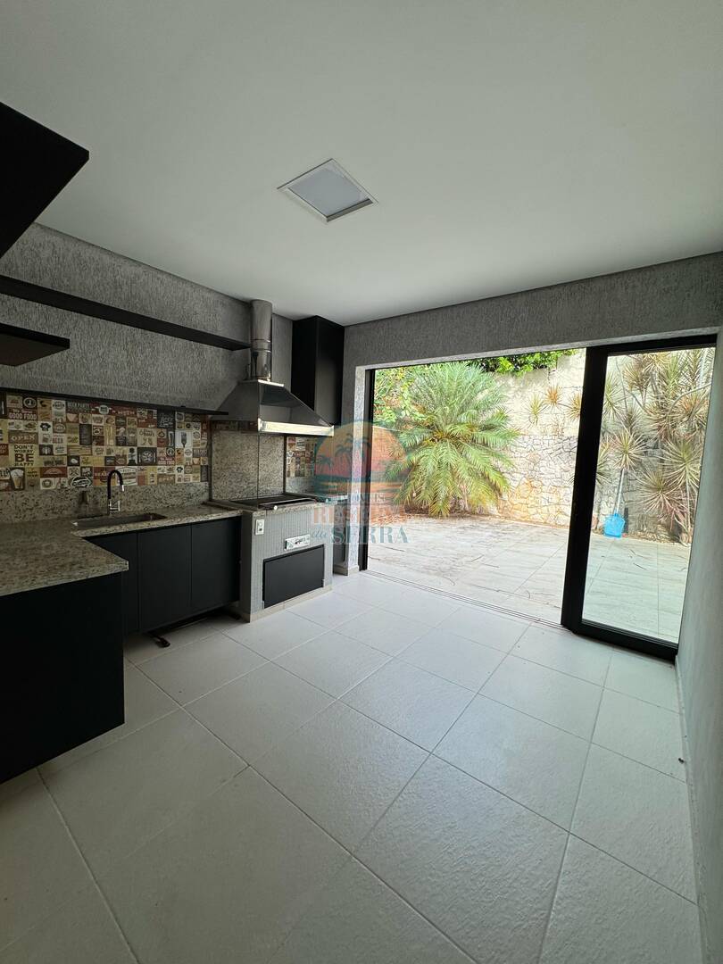 Casa com 4 suítes disponível para locação e venda no Reserva da Serra
