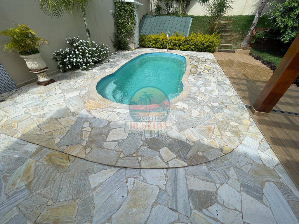 Casa de Condomínio à venda e aluguel com 5 quartos, 260m² - Foto 4