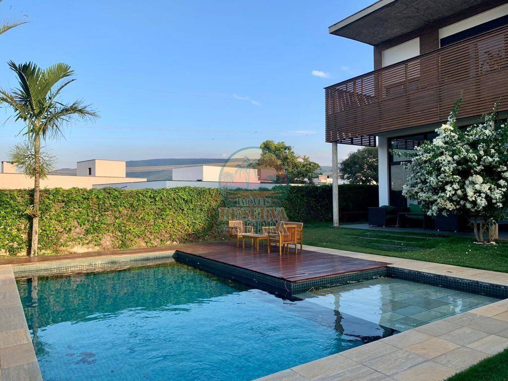 Casa de Condomínio à venda e aluguel com 4 quartos, 562m² - Foto 1