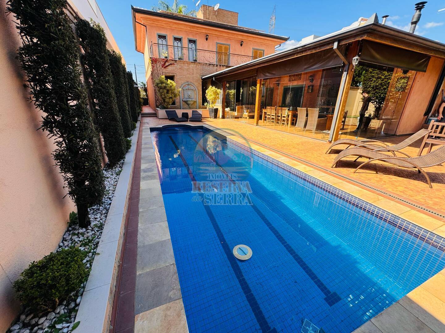 Casa de Condomínio à venda com 3 quartos, 349m² - Foto 1