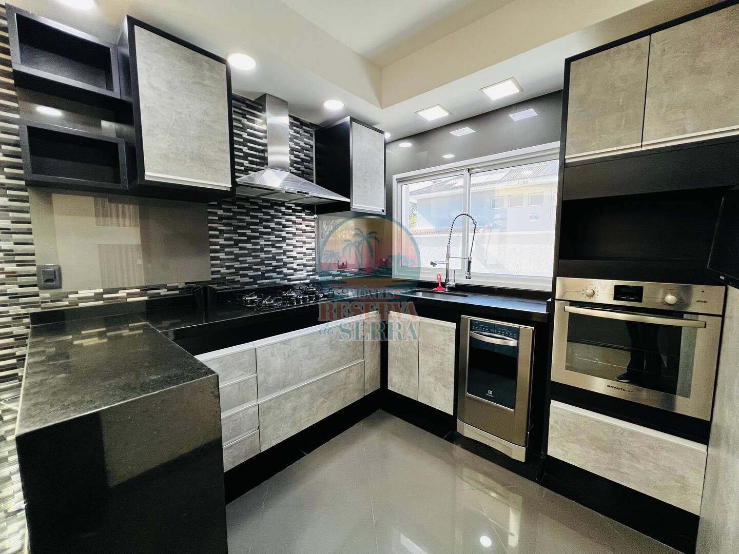 Casa de Condomínio à venda e aluguel com 4 quartos, 320m² - Foto 11