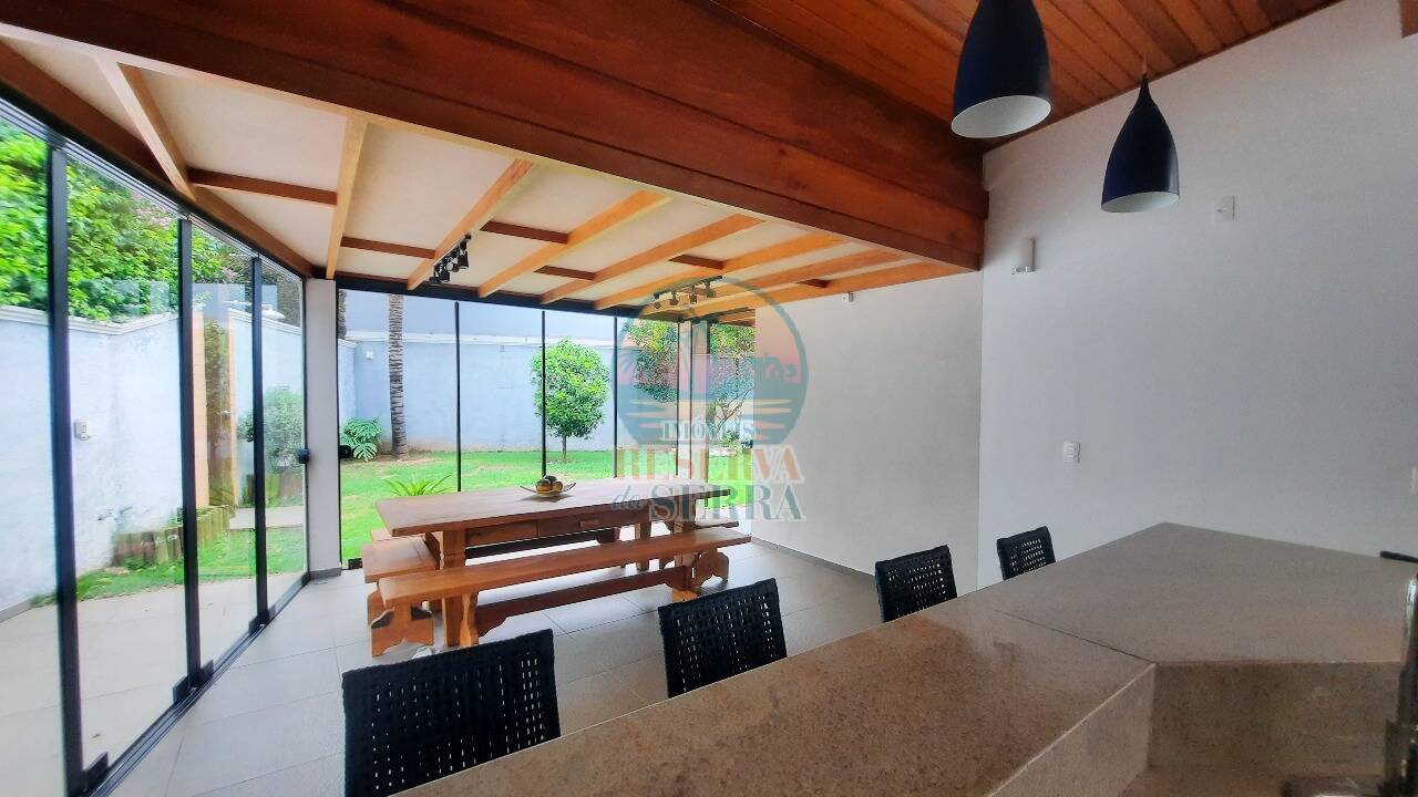 Casa de Condomínio à venda com 3 quartos, 251m² - Foto 3