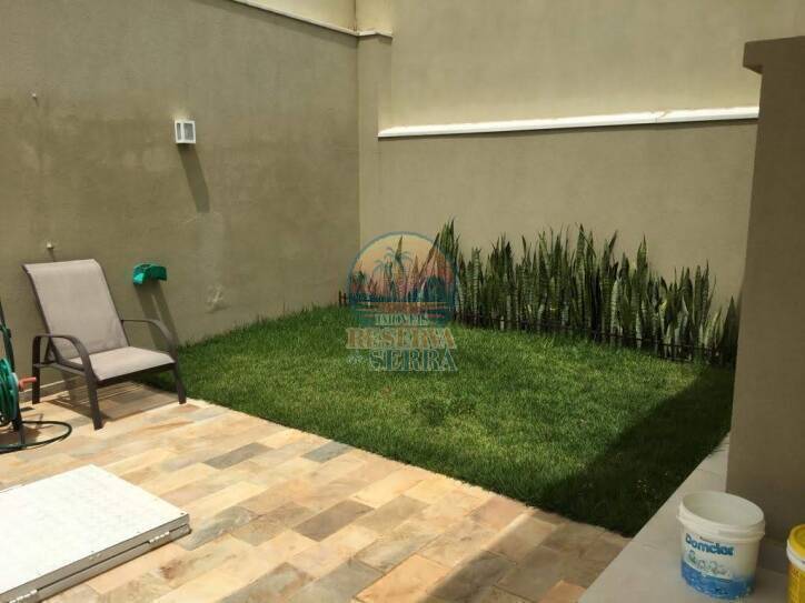 Casa de Condomínio para alugar com 3 quartos, 220m² - Foto 4